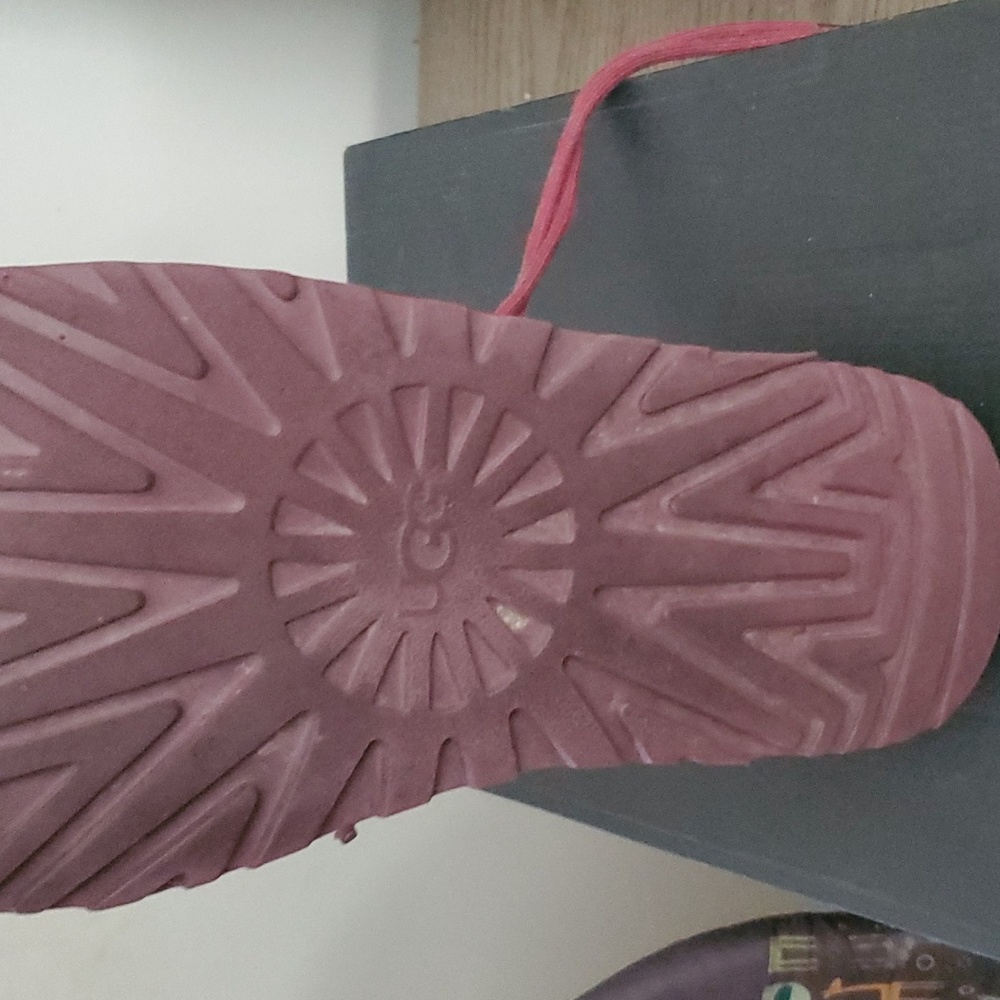 Ugg - image 3